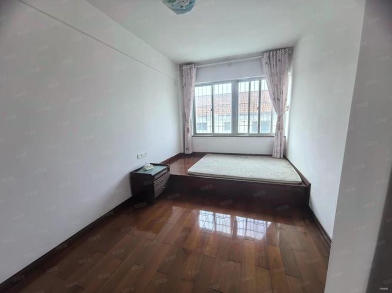 厦门二手房市场透视：中介行业如何帮助您找到满意居所